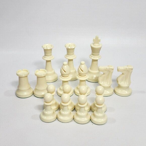 17 pieces Chess Set 3.75" King Green Felt Bottom Plastic (No Board) Replacement - Picture 1 of 8